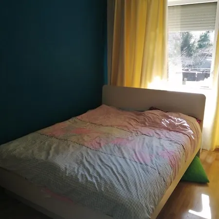 Three Bedroom In Attractive Location شقة *